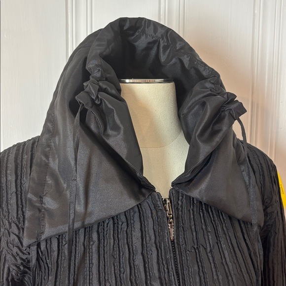 ELENA WANG Reversible Black & Paisley Jacket with Sculptural Collar - Picture 9 of 12